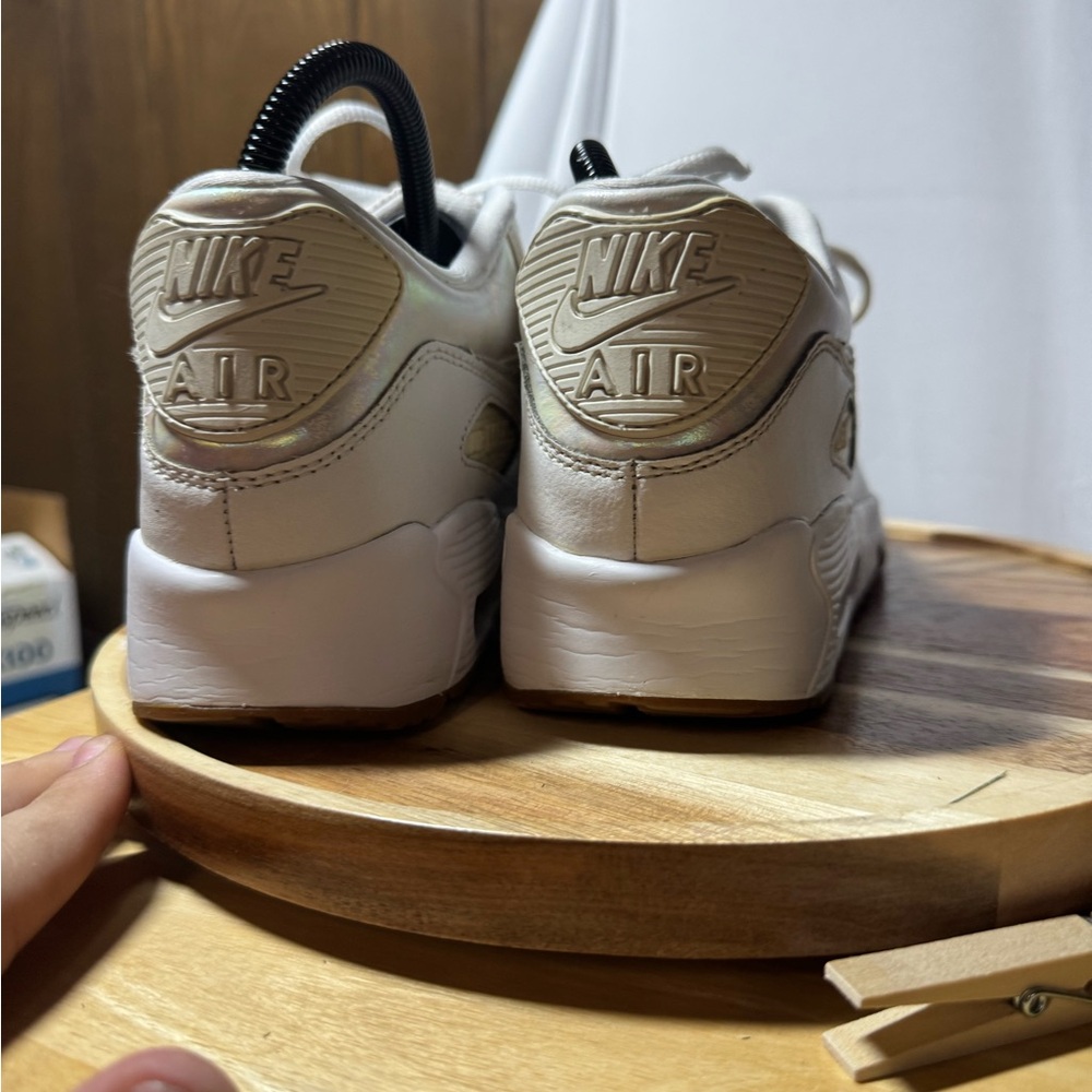Nike Air Max  90  leather SE White Sneakers 6.5Y /women’s 8 - Picture 4 of 7